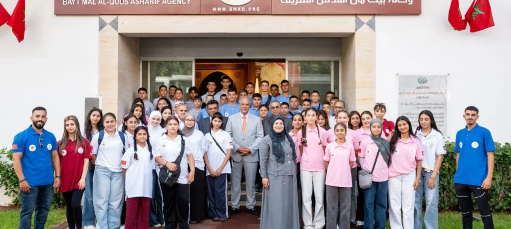 أطفال القدس المشاركون في المخيم الصيفي لوكالة بيت مال القدس يزورون مقرات الحرس الملكي بالرباط