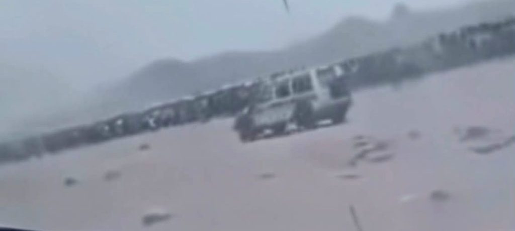 العسكر الجزائري ينقل أعدادا من المهاجرين الأفارقة نحو الحدود مع المغرب
