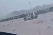 العسكر الجزائري ينقل أعدادا من المهاجرين الأفارقة نحو الحدود مع المغرب