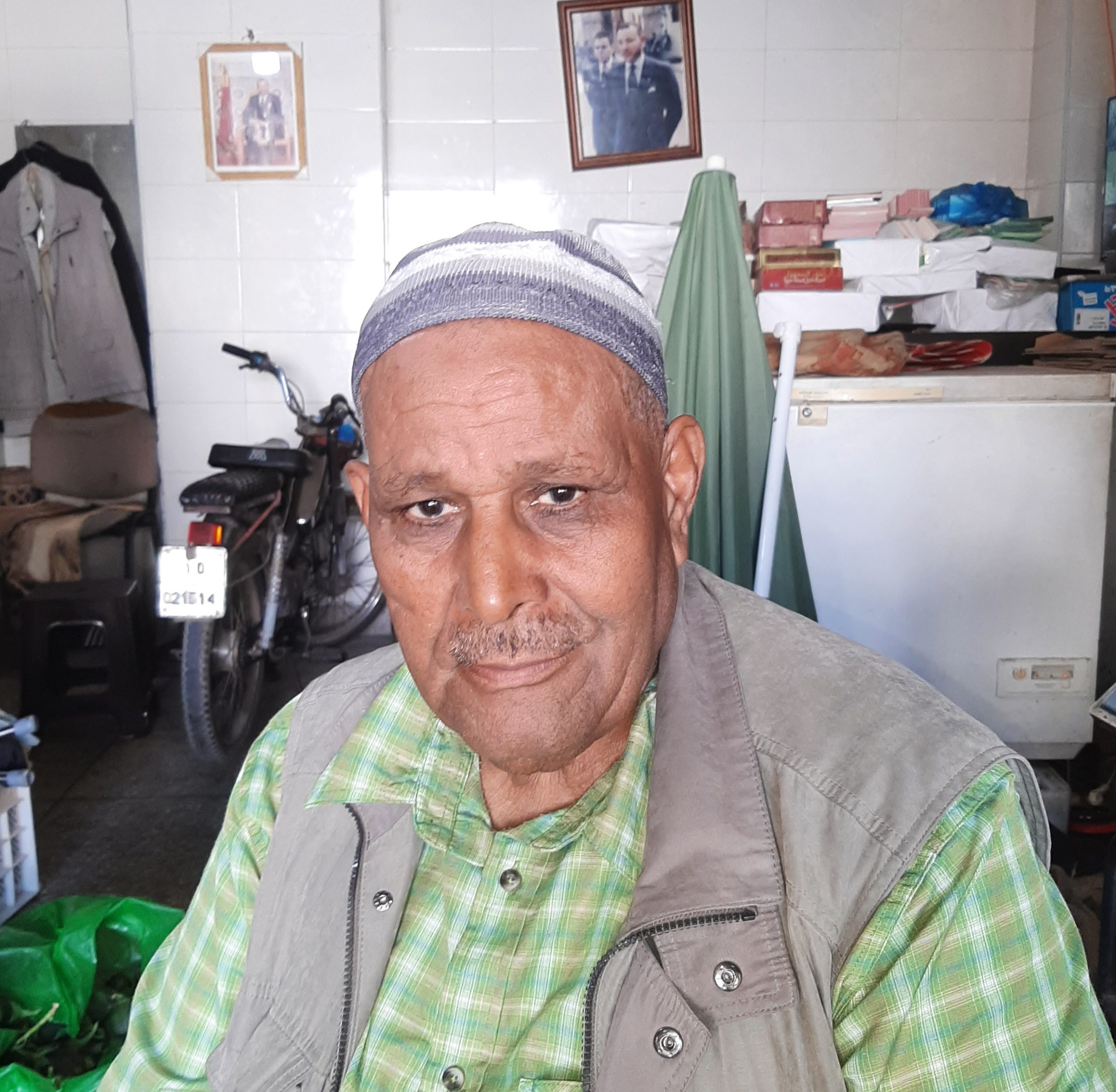 السيد خليفة الفاضلي.. عنوان الجودة والأخلاق في سوق درب ميلا للتمور
