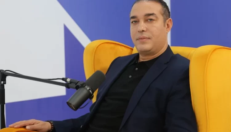 جمعية الإعلام والناشرين تُقاضي أوزين وتتهمه بإقحام أسرة رئيسها في خلافه مع منابر إعلامية