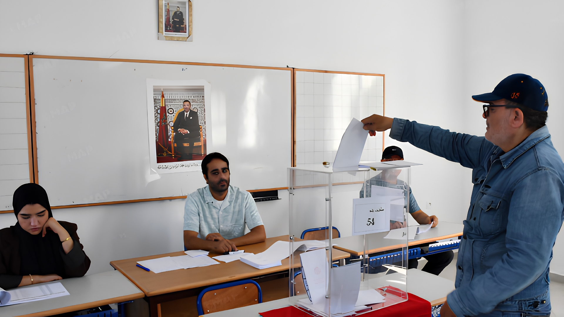 الداخلية: الانتخابات التشريعية تجري في ظروف عادية ونسبة المشاركة بلغت 4,23% عند العاشرة صباحا