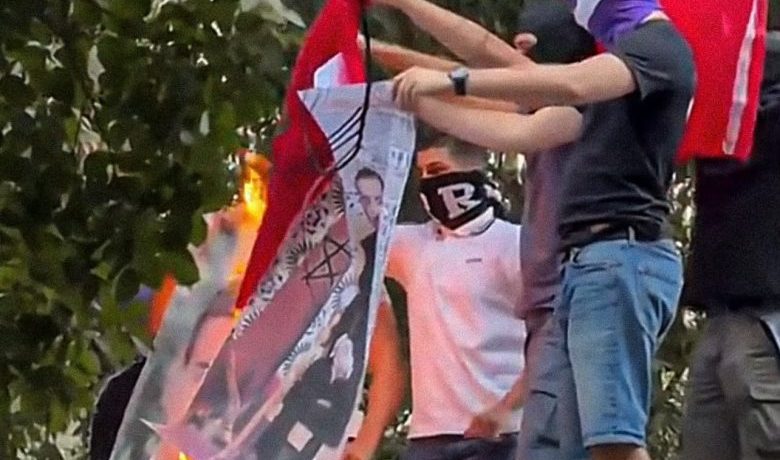 إحراق العلم المغربي وصور رموز سياسية قرب البرنابيو يثير الغضب