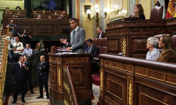 بيدرو سانشيز يطفئ فتيل الأزمة مع المغرب وينفي تورط الرباط في أحداث سبتة