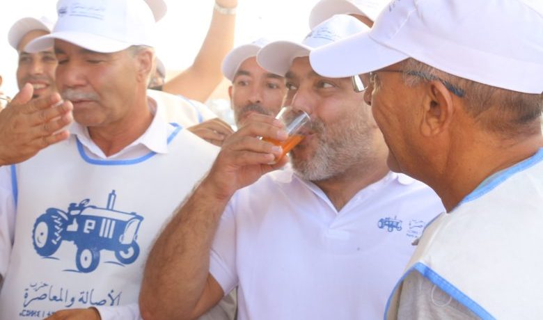 عثمان بادل مرشح حزب الأصالة والمعاصرة بسطات في جولة بأولاد مراح تلقى كل الدعم والترحيب