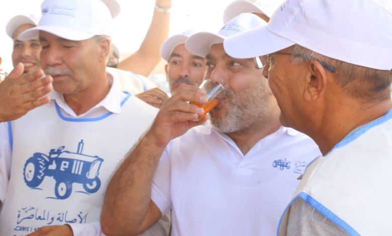 عثمان بادل مرشح حزب الأصالة والمعاصرة بسطات في جولة بأولاد مراح تلقى كل الدعم والترحيب