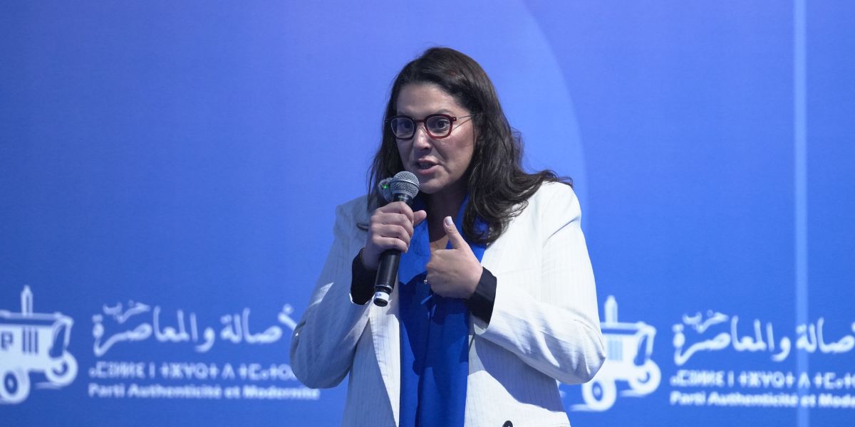 استدعاء المنصوري للقصر الملكي يوم غد الإثنين يعزز فرضية تكليفها برئاسة الحكومة ولقجع الأقرب لوزارة المالية