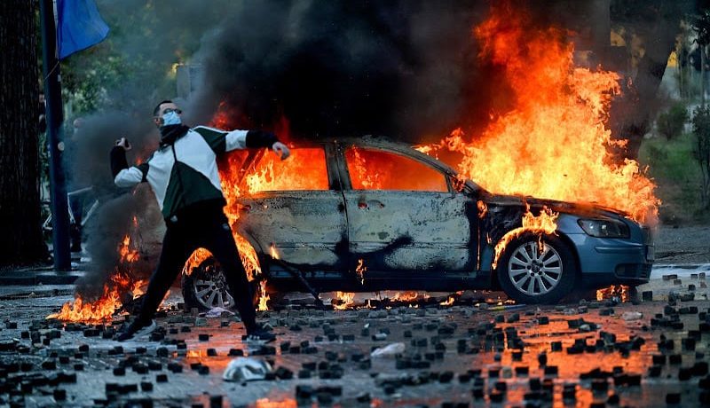 فرنسا.. توقيف 1314 شخصا وإصابة 53 شرطيا خلال احتجاجات نهاية الأسبوع