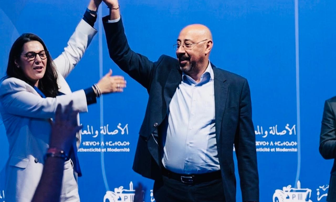 عاجل.. حزب الأصالة والمعاصرة يتخذ هذا القرار بحق رئيس المجلس الجماعي لطنجة منير ليموري بعد اعتقاله