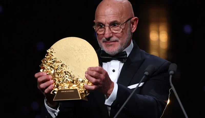 دي لا فوينتي يتوج بجائزة أفضل مدرب في العالم لعام 2026